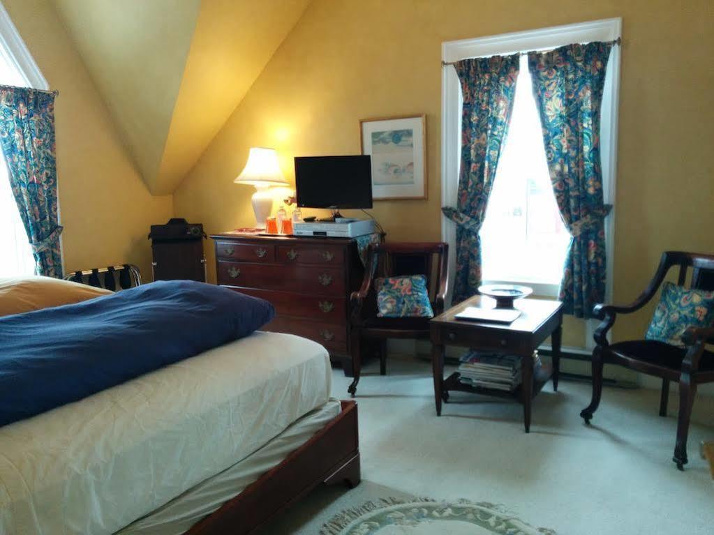 Fairmont House Bed & Breakfast マホン・ベイ エクステリア 写真